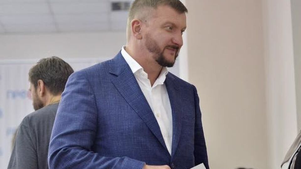 Петренко: Ни одна уважающая себя международная компания даже болтик или гаечку туда не поставит