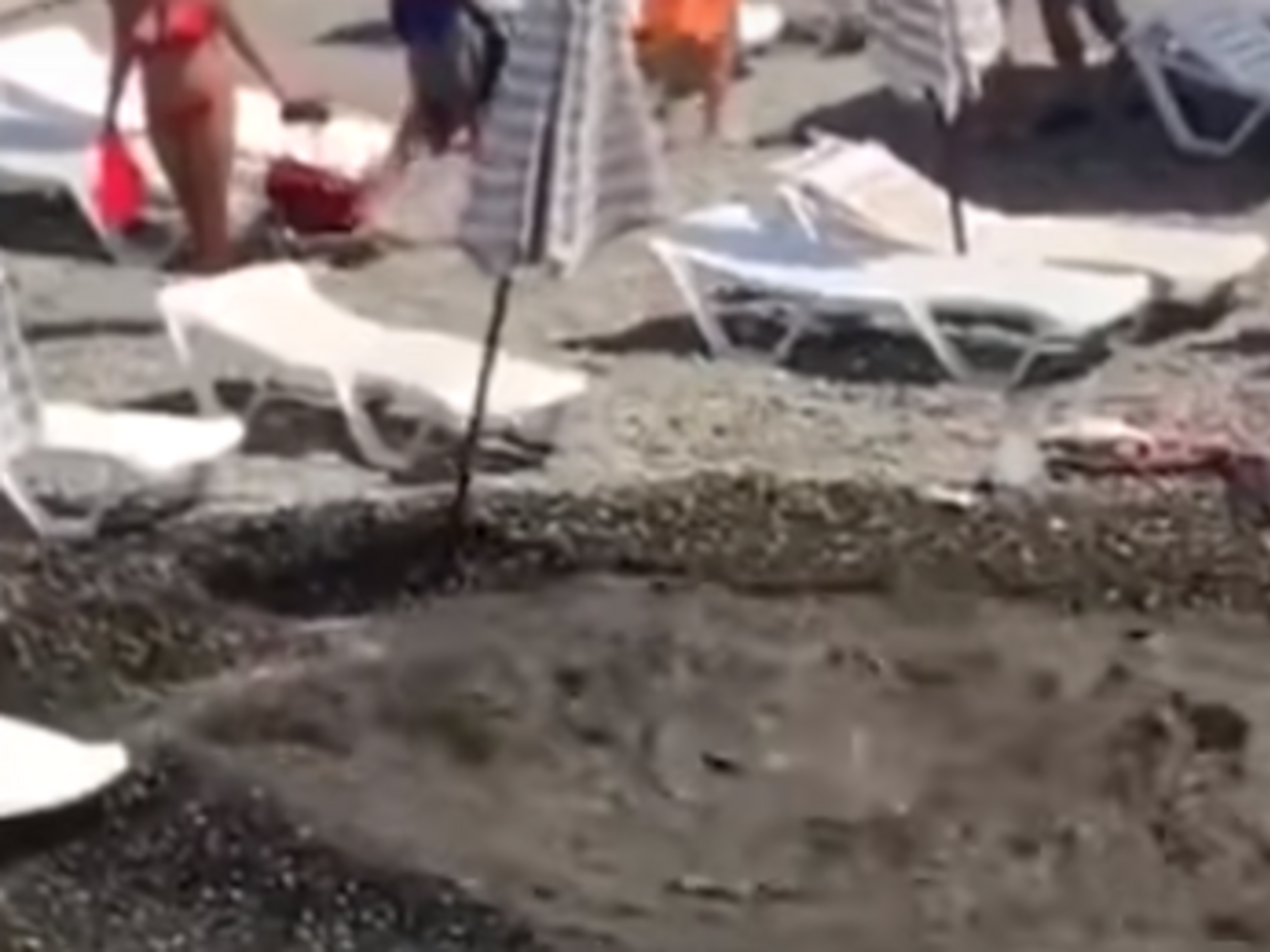 Пользователи соцсетей предположили, что в воду попали нечистоты, но в администрации города это опровергли
