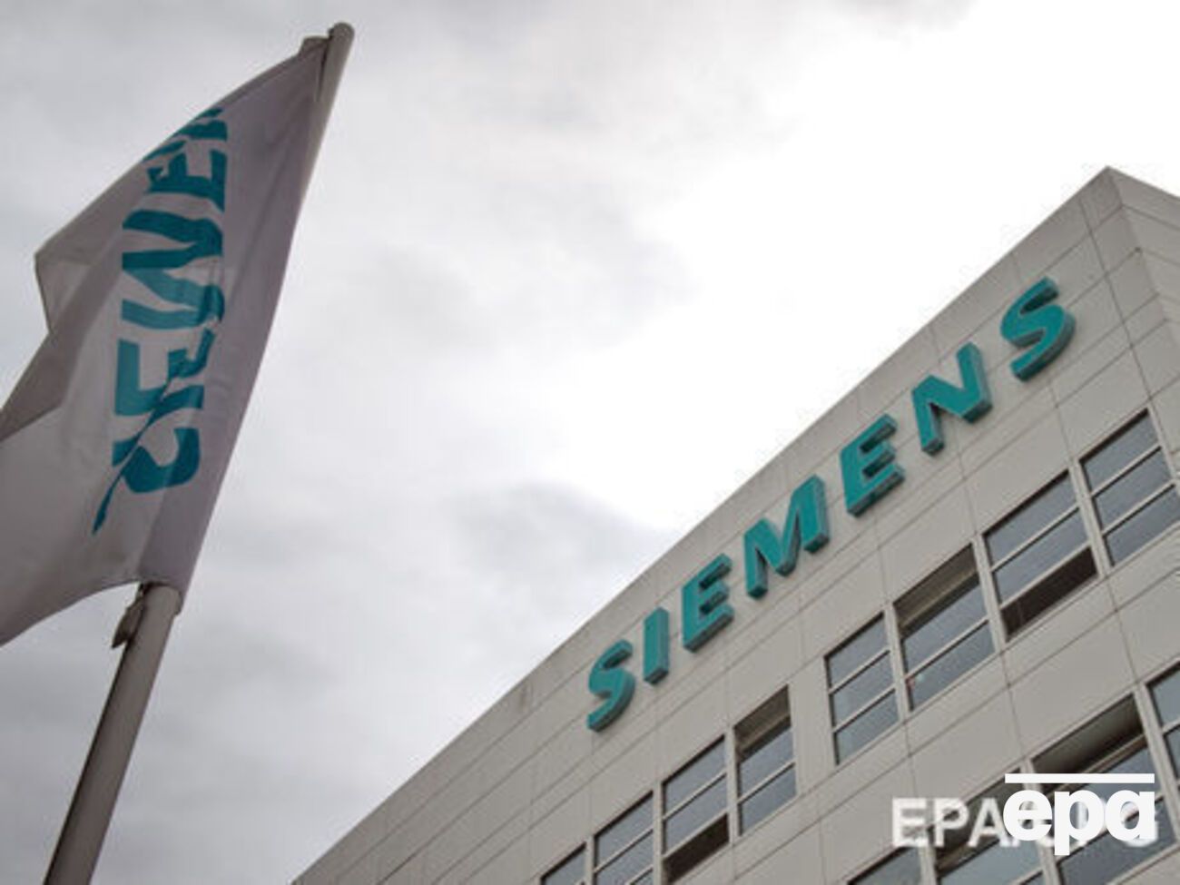 4 серпня ЄС запровадив додаткові санкції щодо РФ через постачання у Крим турбін Siemens