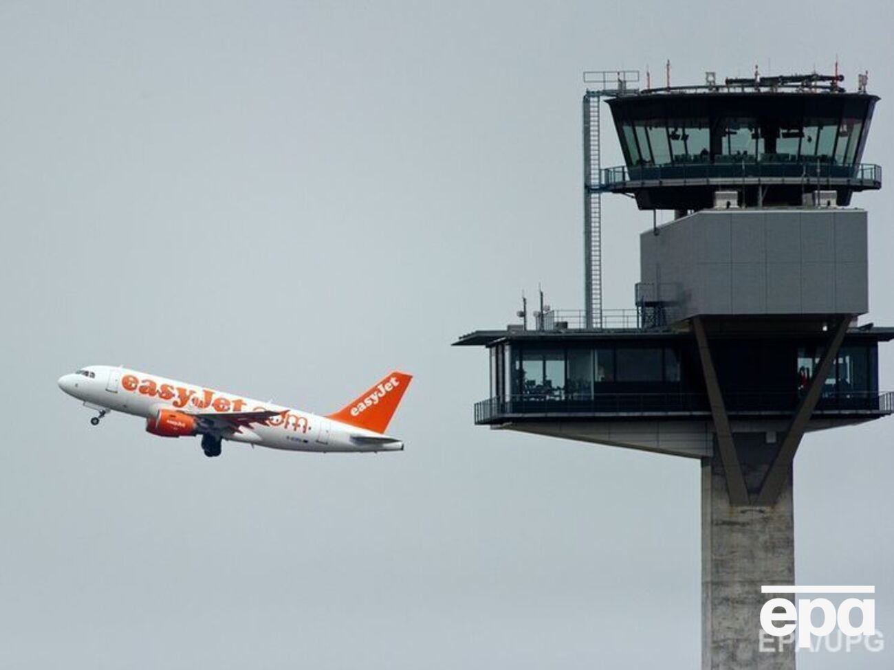 EasyJet звільнила пілота, який зізнався у вживанні екстазі