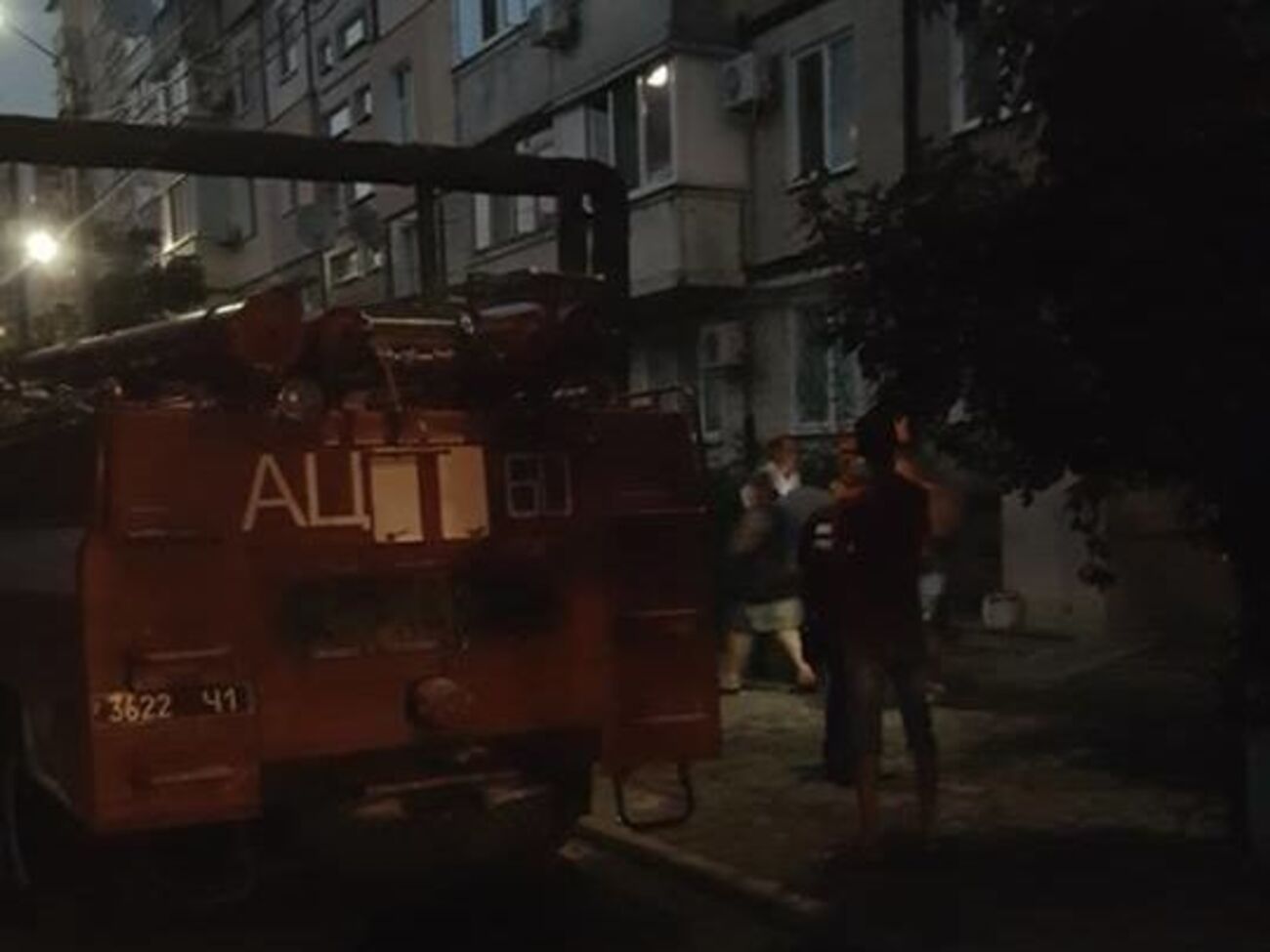 В момент взрыва в квартире находилась жена погибшего, она не пострадала