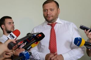 По словам Михаила Добкина, в парламенте у него самого "начинают слезиться глаза" и "как бы давление повышается"