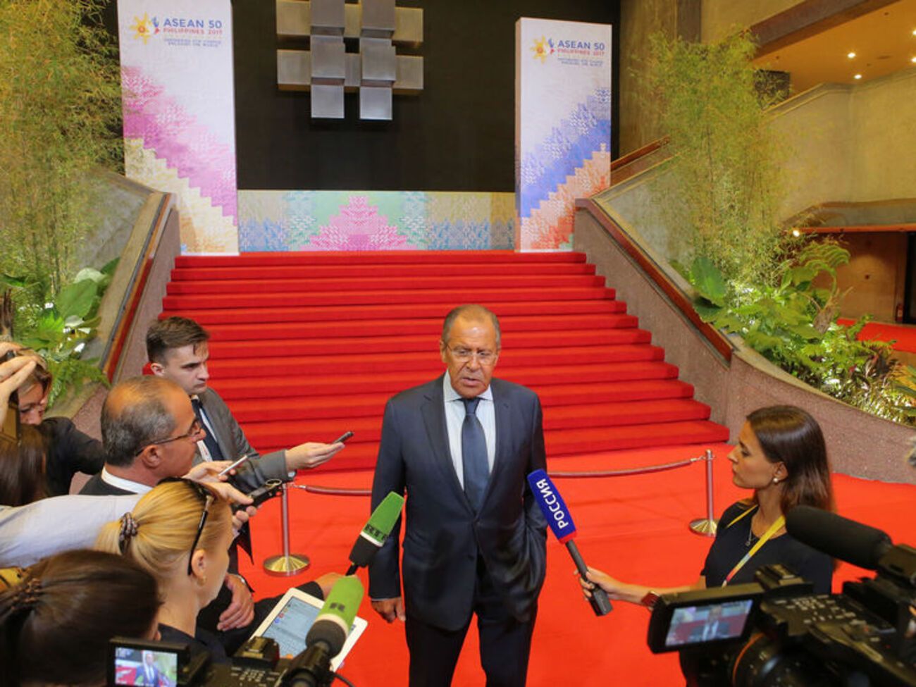 Лавров о встрече с Тиллерсоном:&nbsp;Затрагивали вопросы ближневосточного урегулирования, украинского кризиса