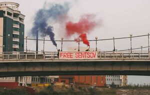 Активисты зажгли файеры