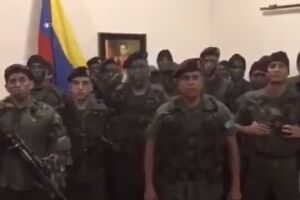 Сегодня группа вооруженных мужчин заявила о начале восстания против Мадуро