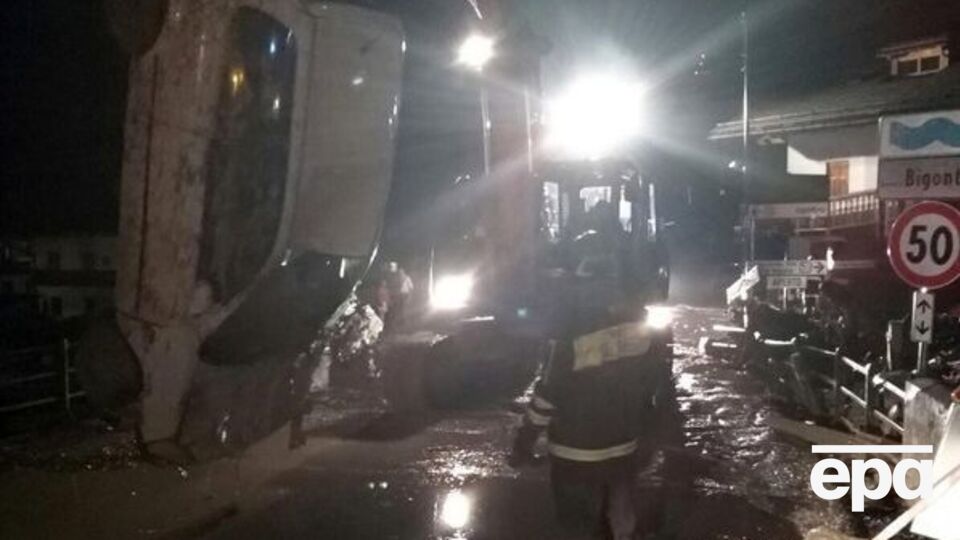 Двоє людей пропало безвісти