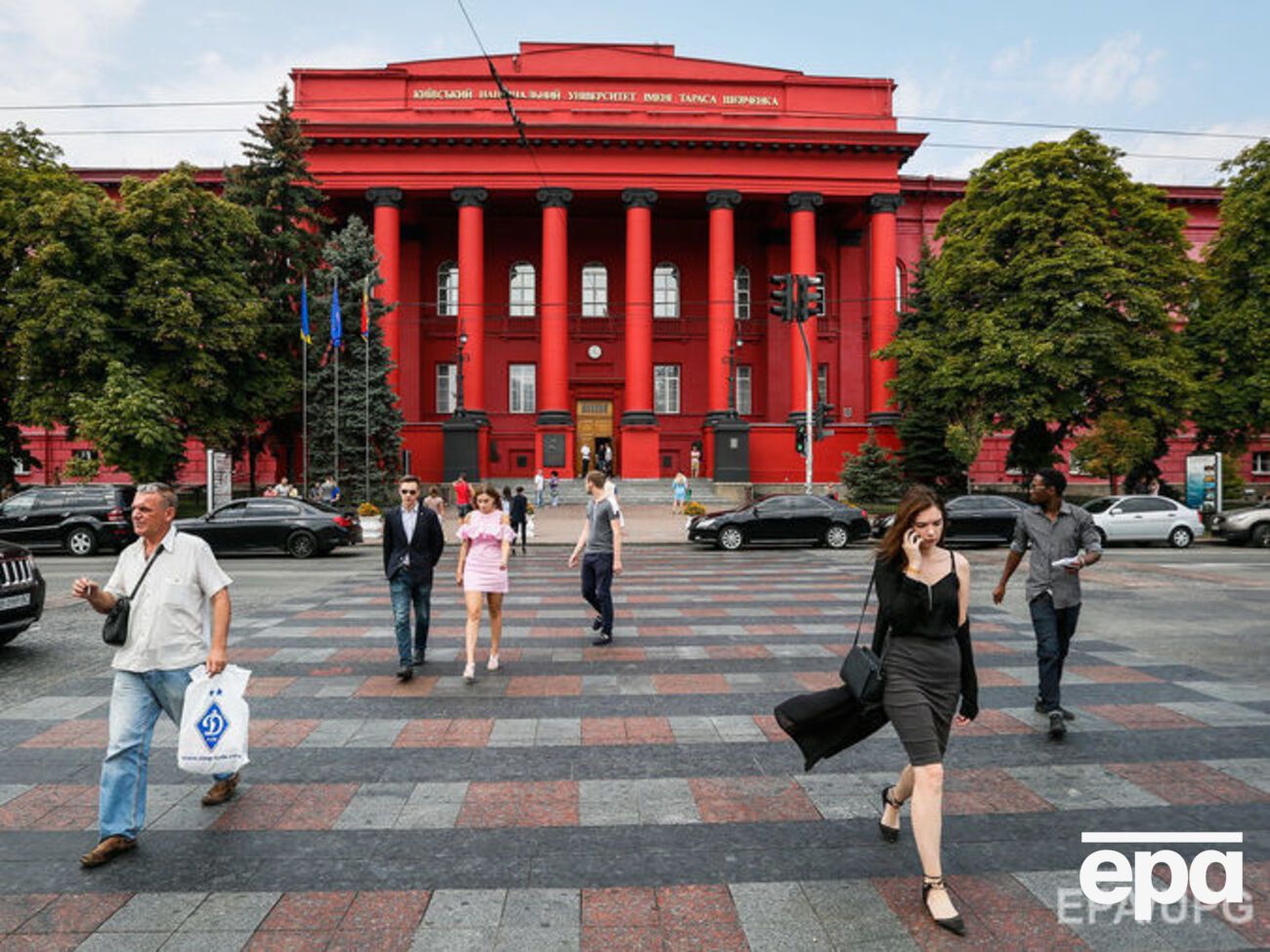 Сегодня вузы завершат зачисление абитуриентов на бюджет