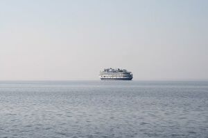 Обнаруженное пограничниками неизвестное судно сперва не отвечало на запросы