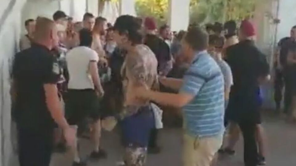 Фанати прорвалися на стадіон без квитків
