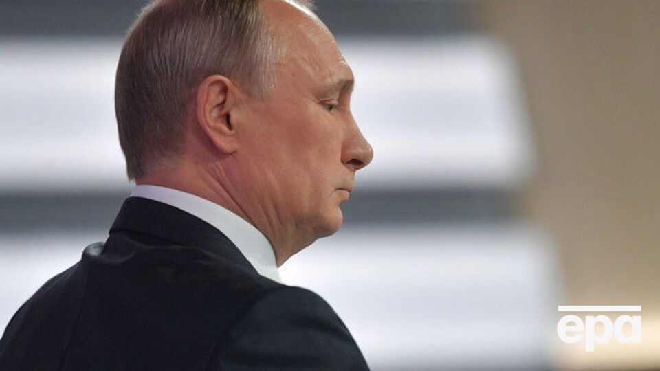 "Взгляните на 18 лет правления Путина: он не только защитил то, что было награблено в 90-е в Питере, но приумножил и прирастил капиталы членов коллектива"