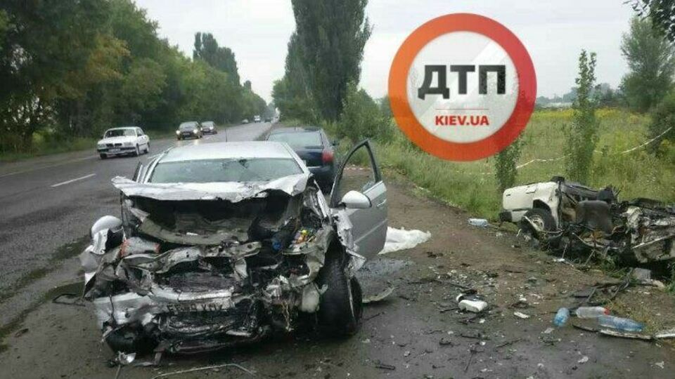 В аварії на Бориспільській трасі загинуло четверо дорослих і двоє дітей