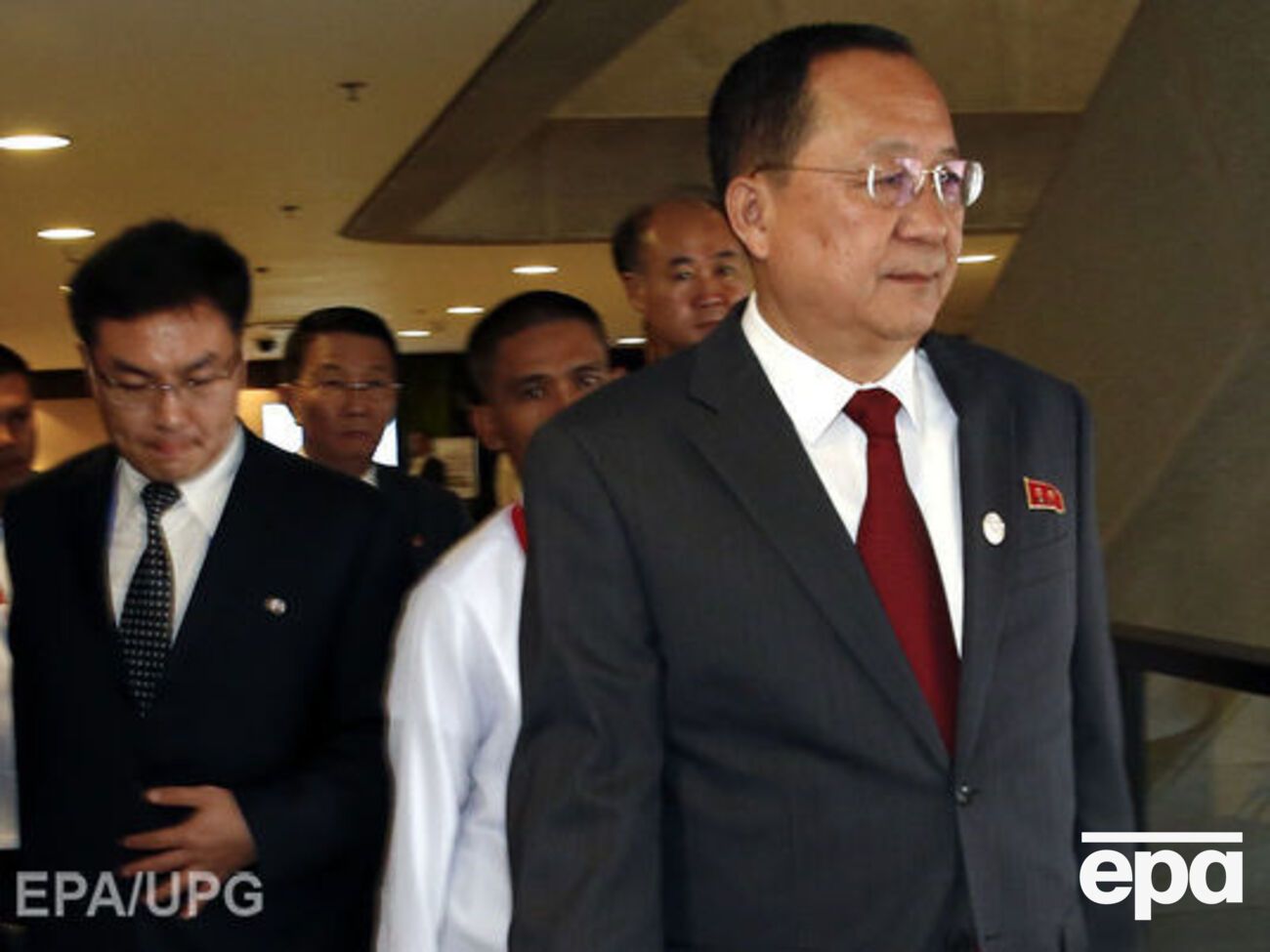 Северокорейский министр Ли Ен Хо аргументировал отказ "отсутствием искренности"