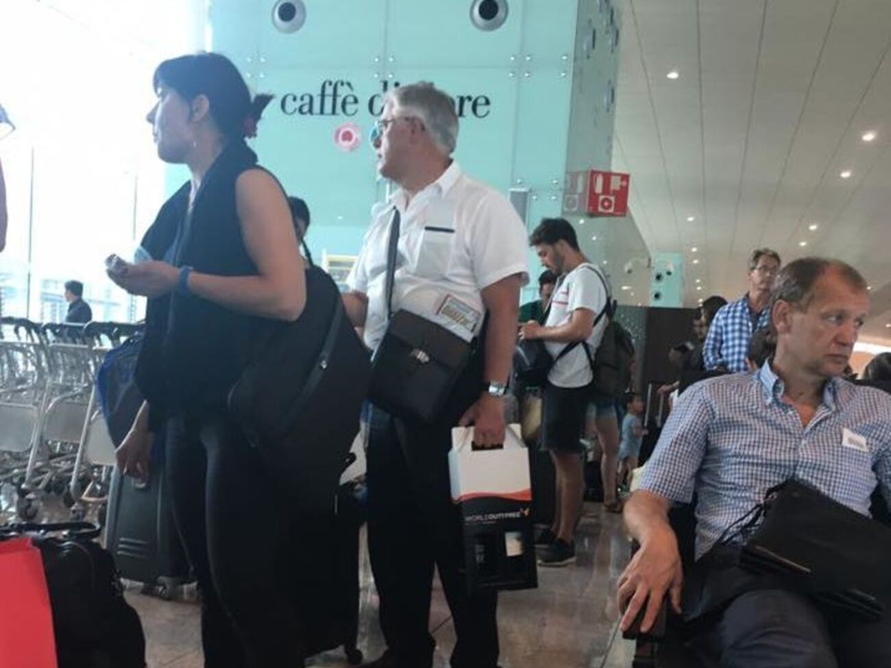 Ионова пояснила, что в руках у Симоненко испанское вино, "так как в РФ европейские продукты под санкциями"