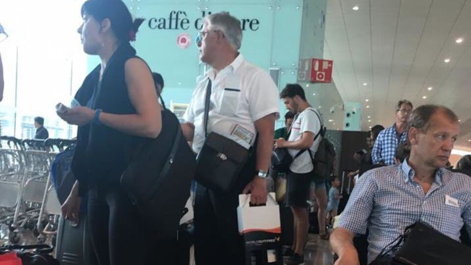 Ионова пояснила, что в руках у Симоненко испанское вино, "так как в РФ европейские продукты под санкциями"