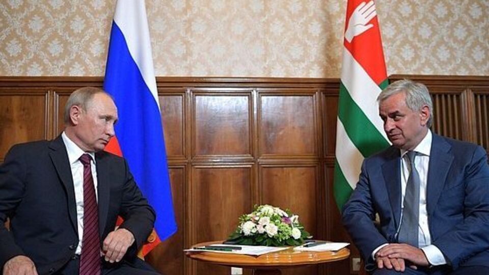 Путін зустрівся із Хаджимбою