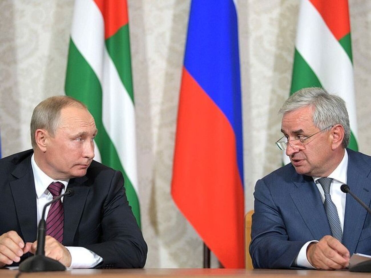 Путин встретился с президентом непризнанной республики Абхазия Раулем Хаджимбой