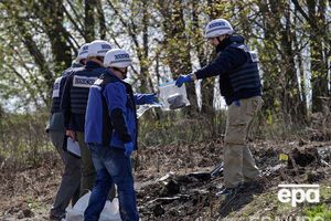 У СММ повідомили, що озброєні бойовики вимагали від спостерігачів план патрулювання та посвідку особи