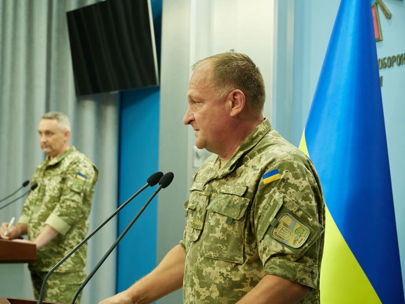 Командири можуть дозволити користуватися телефоном залежно від ситуації, пояснив Рапко