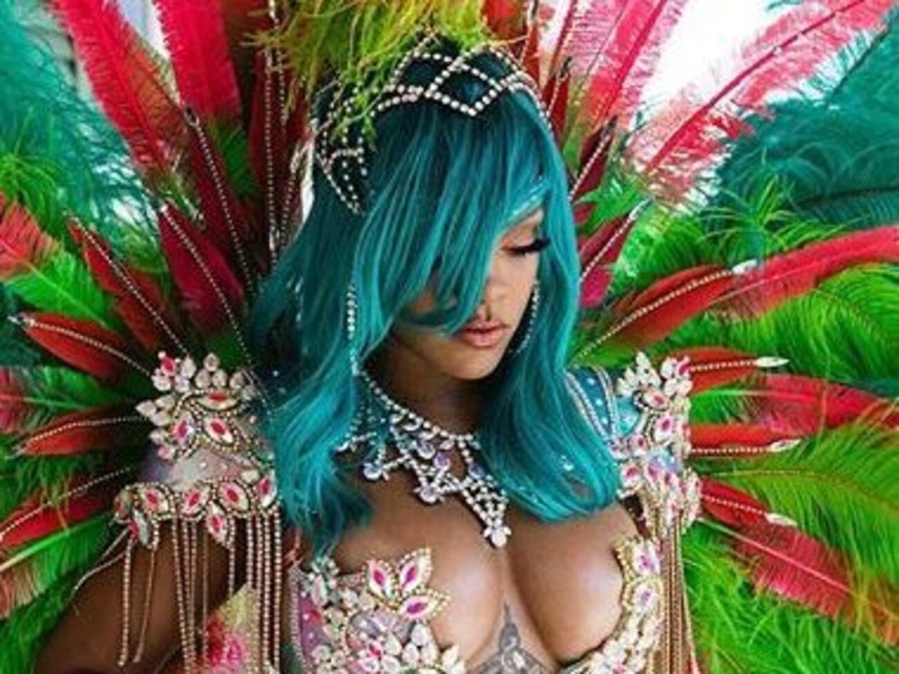 Ріанна показала карнавальне вбрання