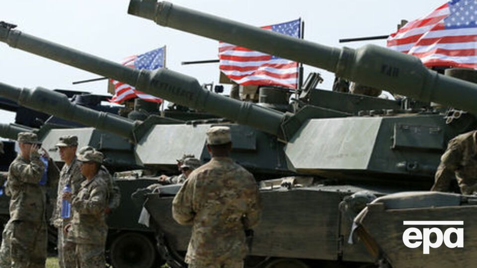 На думку журналіста, постачання зброї Україні означало б "велике зрушення в політиці США", яке ще більше підірвало б відносини Сполучених Штатів і Росії