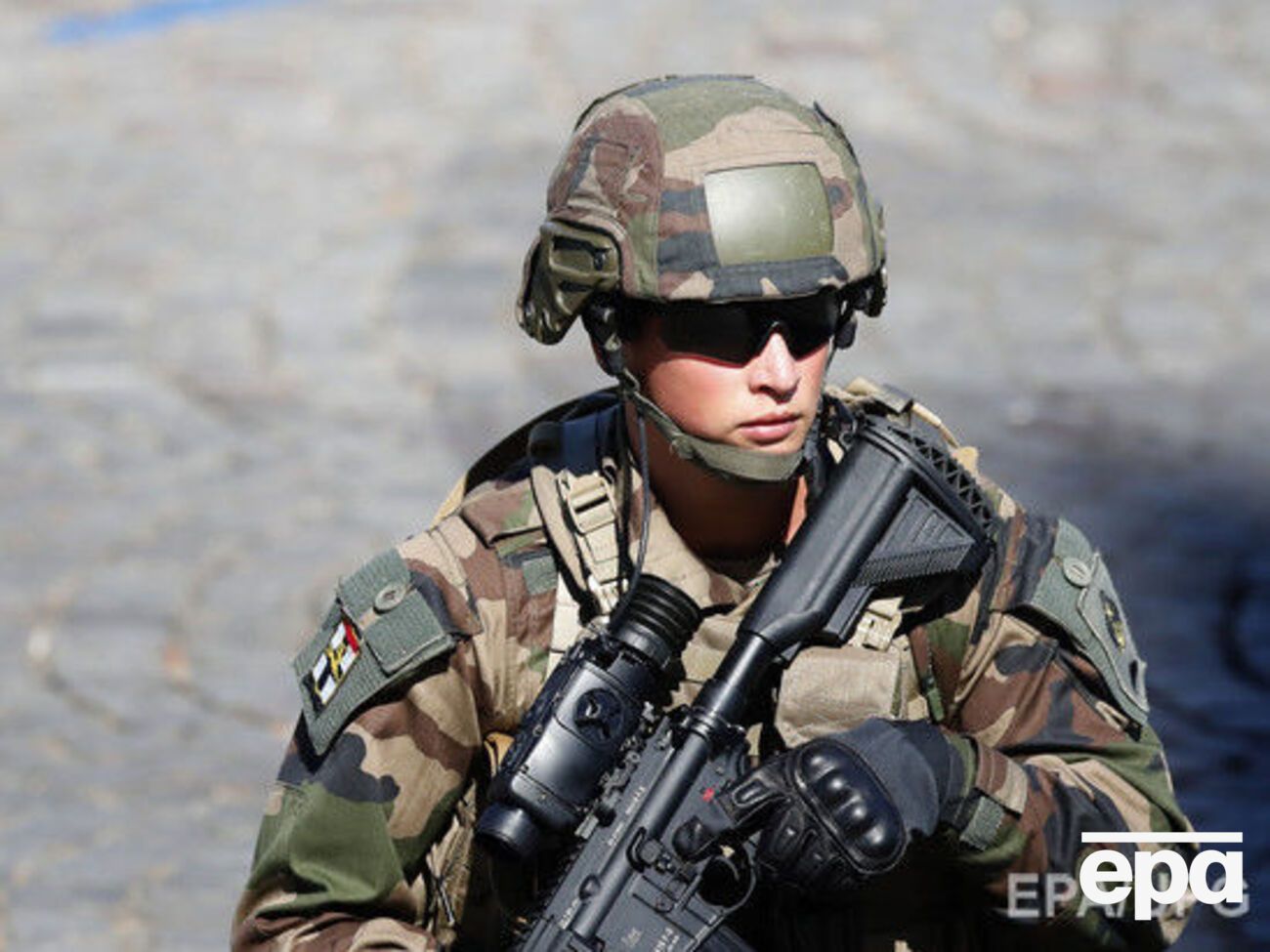 Под Парижем пострадали французские военные