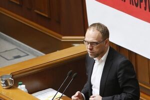 Власенко: Чому українського громадянства позбавляють тільки тих, хто виступає проти Порошенка?