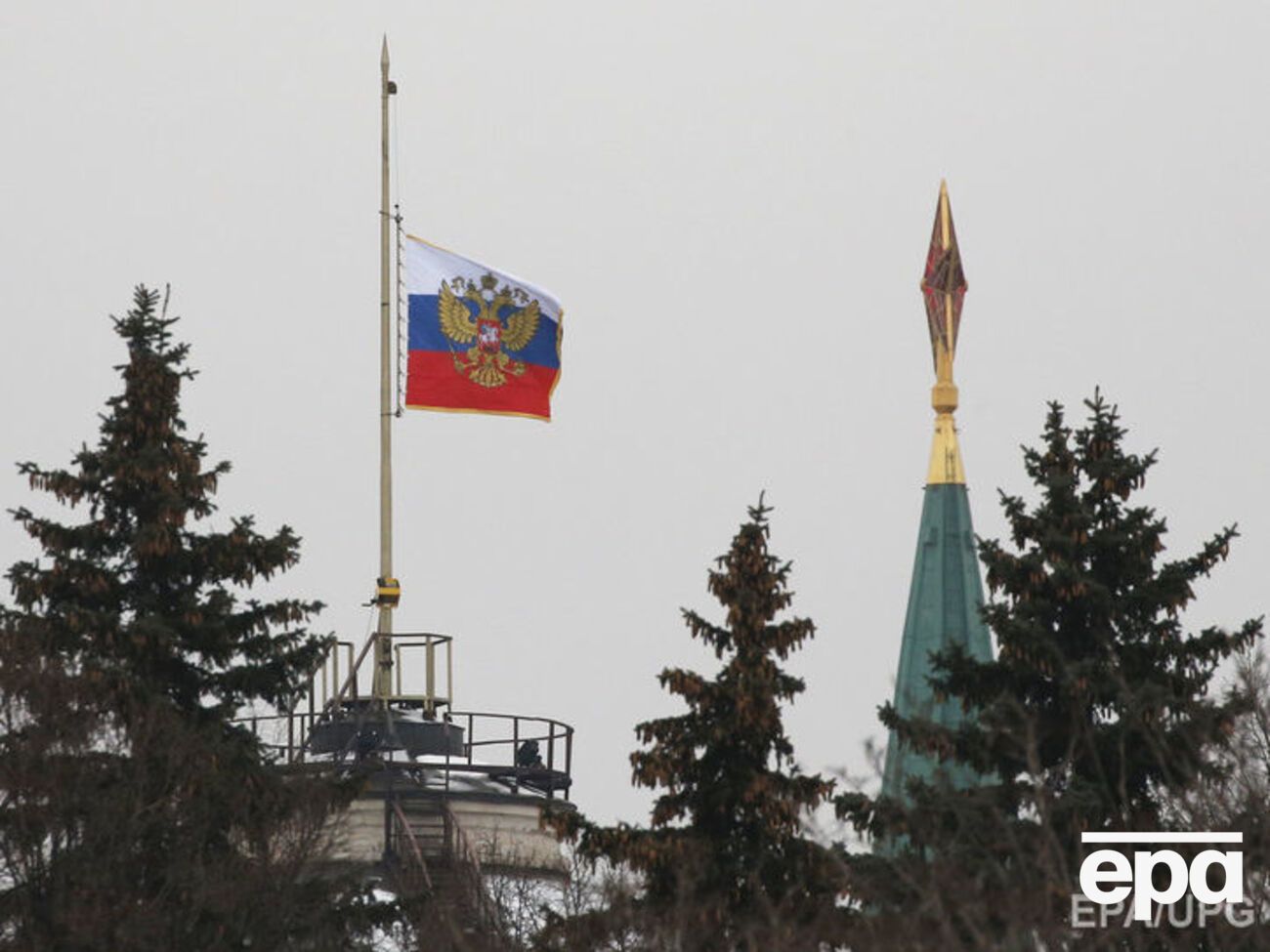 С помощью гибридной войны Россия надеется "подорвать своего противника", отмечает Stratfor