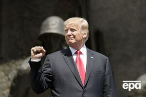 Трампу приносять папку з гарними новинами