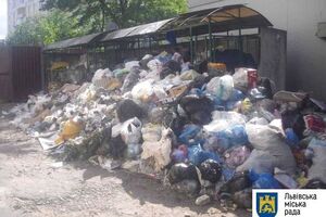 У Львівській міськраді повідомили, що вісім сміттєвих майданчиків залишаються переповненими