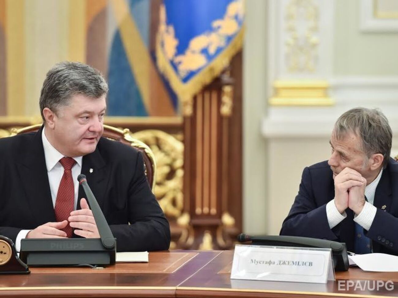 8 серпня Порошенко зустрівся з лідером кримських татар Мустафою Джемілєвим