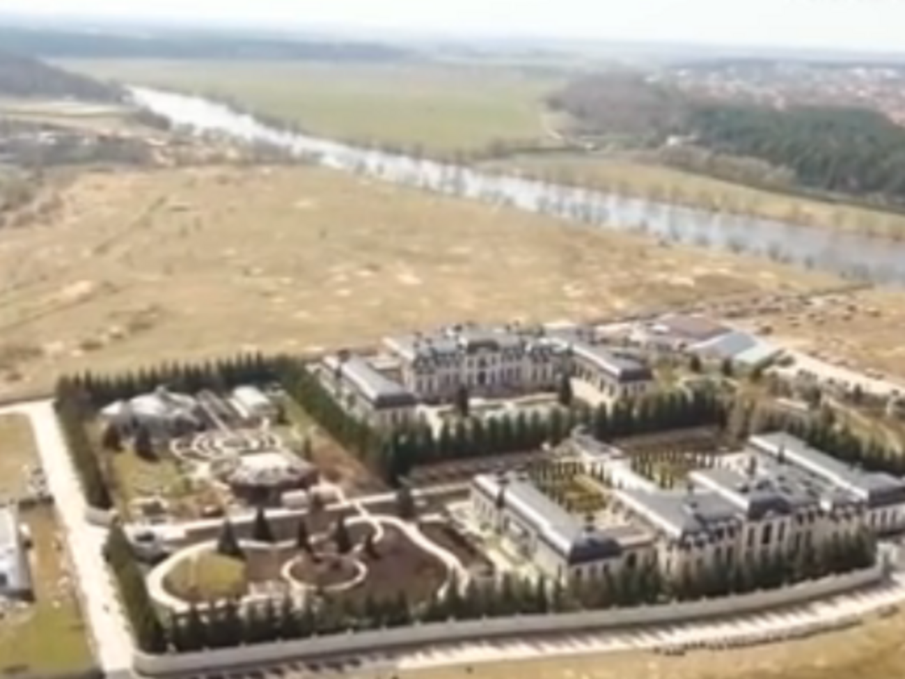 ФБК: Стоимость "поместья" на Рублевке &ndash; 6 млрд рублей (около 2,5 млрд грн)