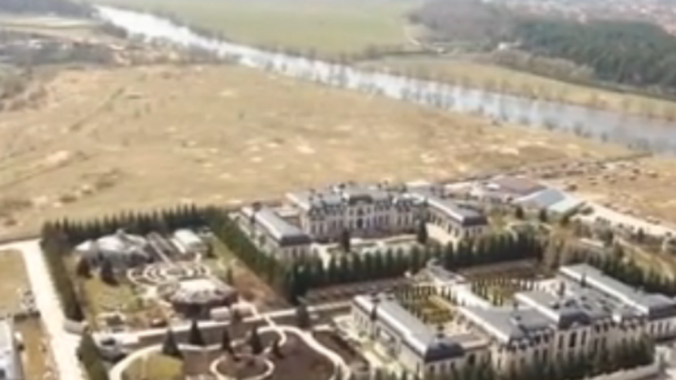 ФБК: Стоимость "поместья" на Рублевке – 6 млрд рублей (около 2,5 млрд грн)
