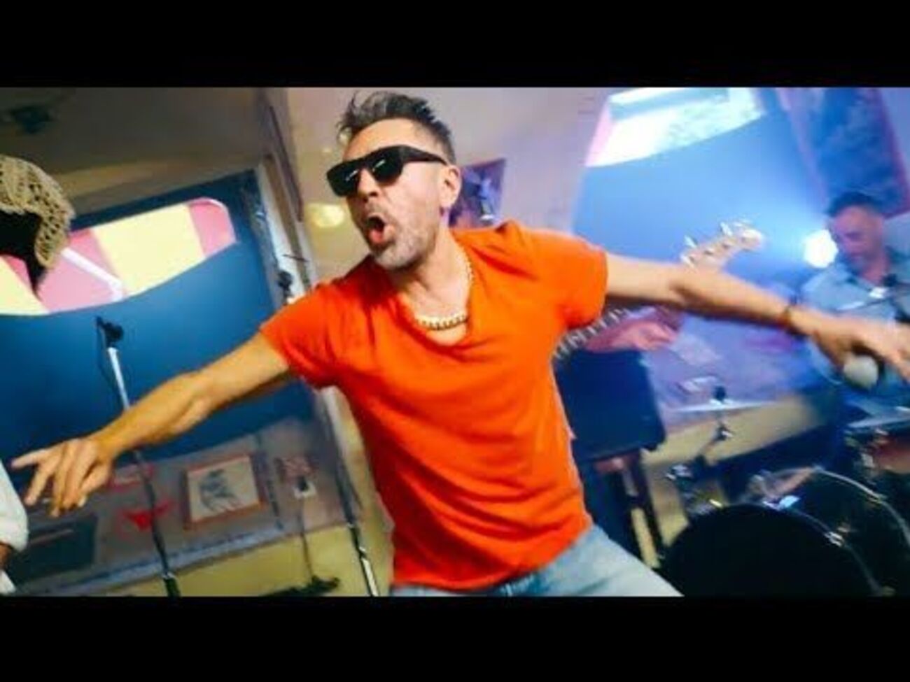 Шнуров презентовал ролик "Ч.П.Х."