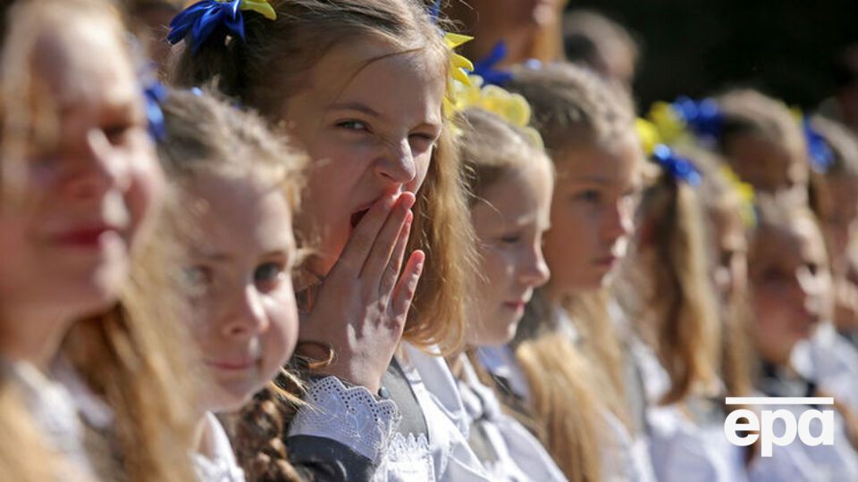 В организации "Родители SOS" заявили, что речи чиновников в школах часто слишком длинные и скучные