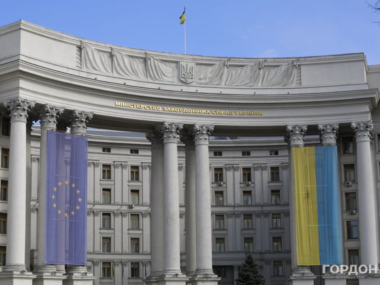 Ситуацією з туристами займається український консул, розповіли у МЗС