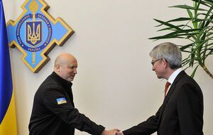 Турчинов – Чолію: Українці всього світу повинні відчути себе однією родиною і разом працювати на спільну перемогу