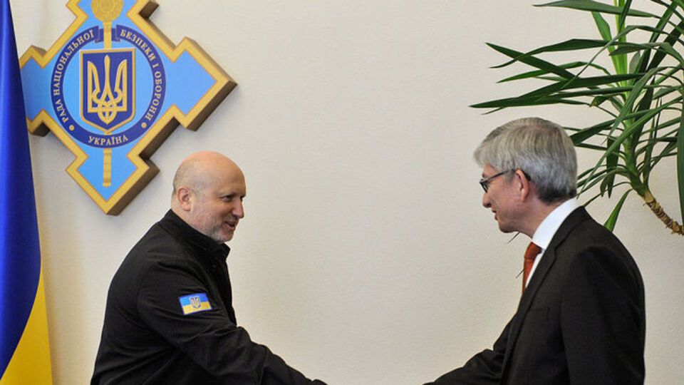 Турчинов – Чолію: Українці всього світу повинні відчути себе однією родиною і разом працювати на спільну перемогу