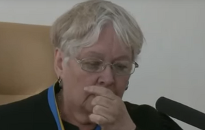 Судье стало плохо во время заседания, к зданию Печерского райсуда приехала карета "Скорой помощи"