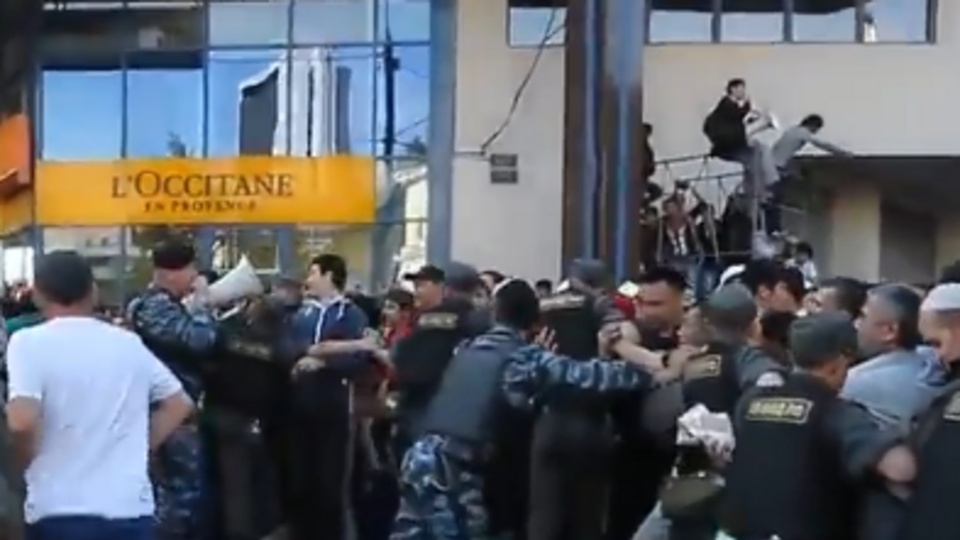 На сотрудников МВД РФ бросались с криками "Аллах акбар!"