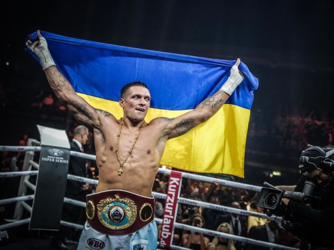 Усик справился с Хуком за 10 раундов