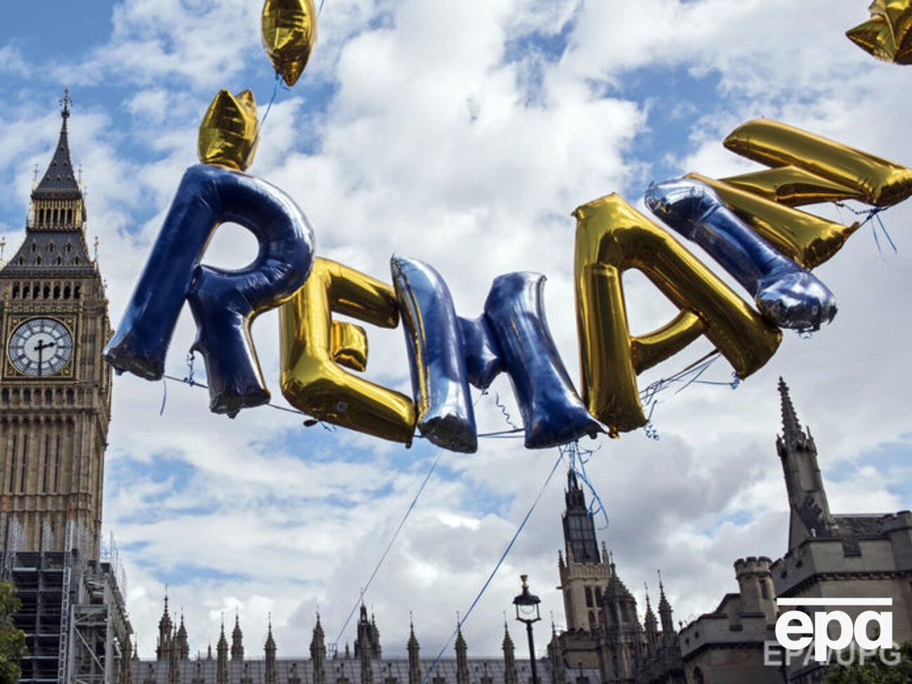 У Лондоні тисячі людей протестували через Brexit. Фоторепортаж