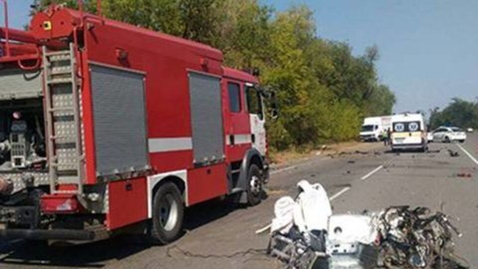 Lexus разорвало на части