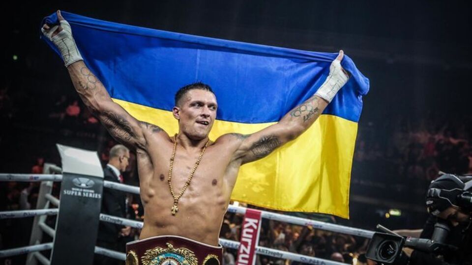 Усик выиграл у Хука в Берлине