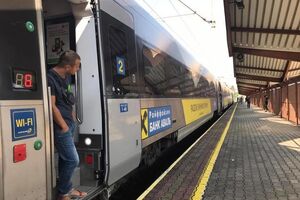 Поезд должен был отправиться два часа назад