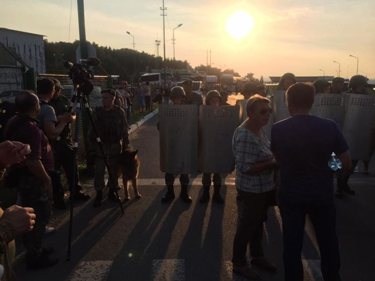 Автобус із нардепами й Саакашвілі проїхав шлагбаум на польській стороні кордону