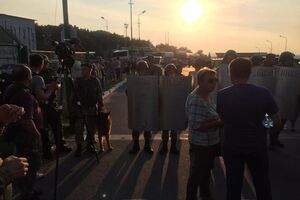 Автобус із нардепами й Саакашвілі проїхав шлагбаум на польській стороні кордону