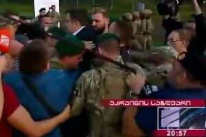 Толпа сторонников провела Саакашвили на территорию Украины