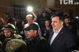 Политики прервали ужин, чтобы выступить перед журналистами