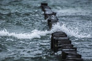 Заход судов под иностранными флагами в закрытые морские порты на территории АР Крым и Севастополя рассматривается как нарушение норм международного права