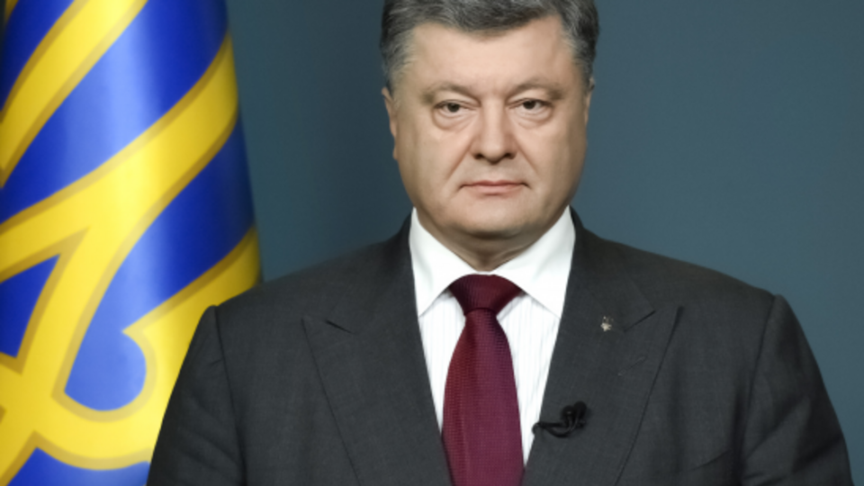 Порошенко: Можна окупувати чужу землю, але вона горітиме під ногами